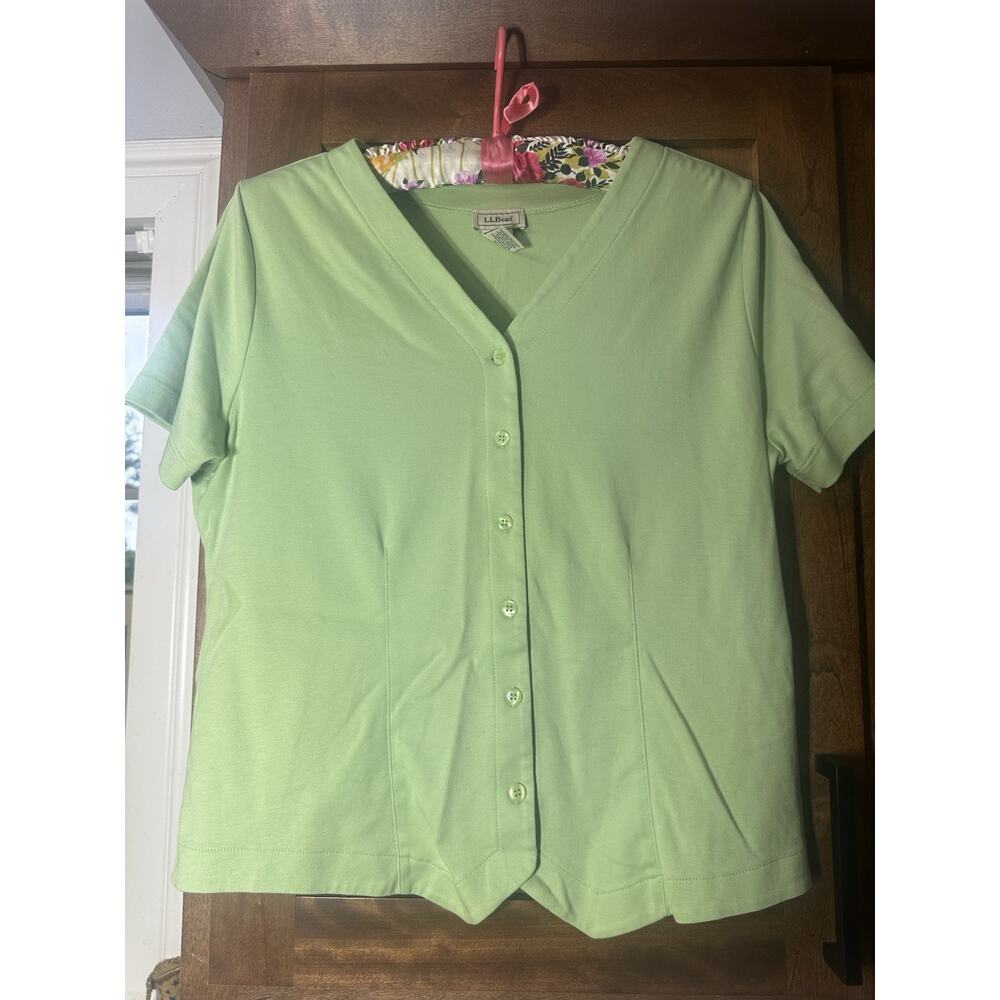 LL Bean vneck short sleeve 100% Supima cotton sz medium green button up blouse